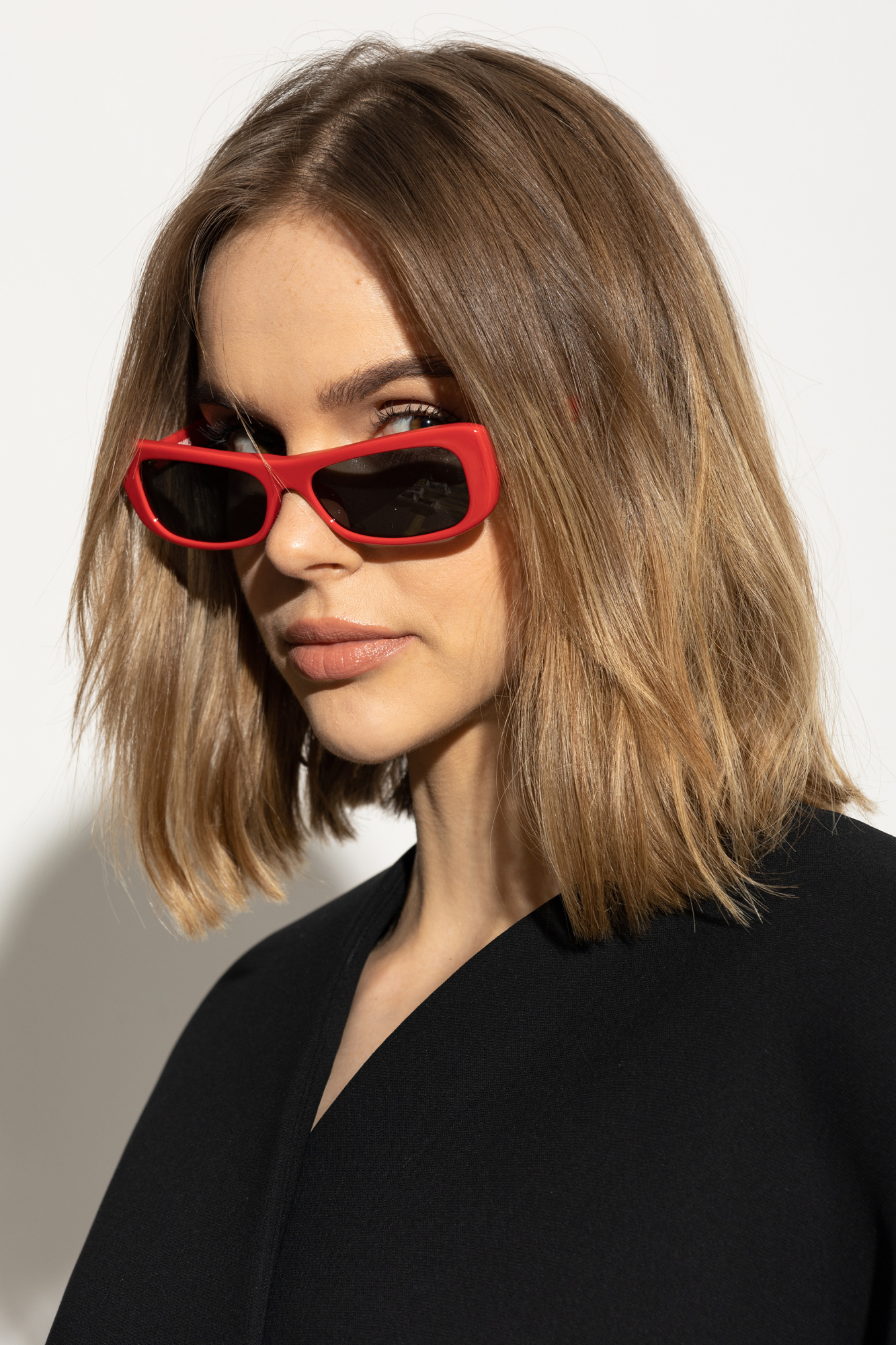 Jacquemus Logo Sunglasses In Gray