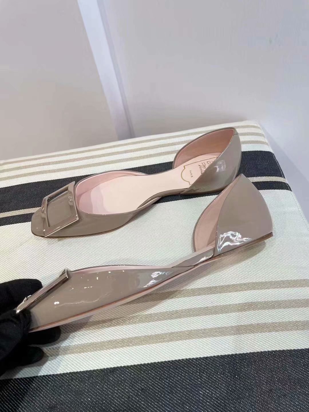 Roger Vivier Square Button Flat Soled Shoes In Nude
