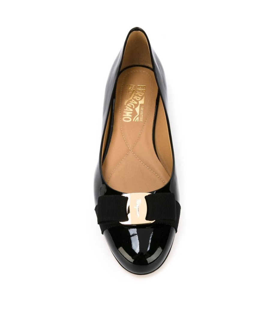 Shop Ferragamo Ballet Flats In Black