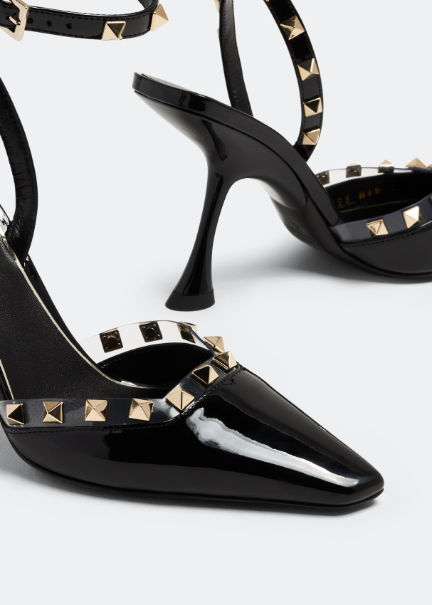 Valentino Garavani Rockstud Pointed Toe Pumps In Black