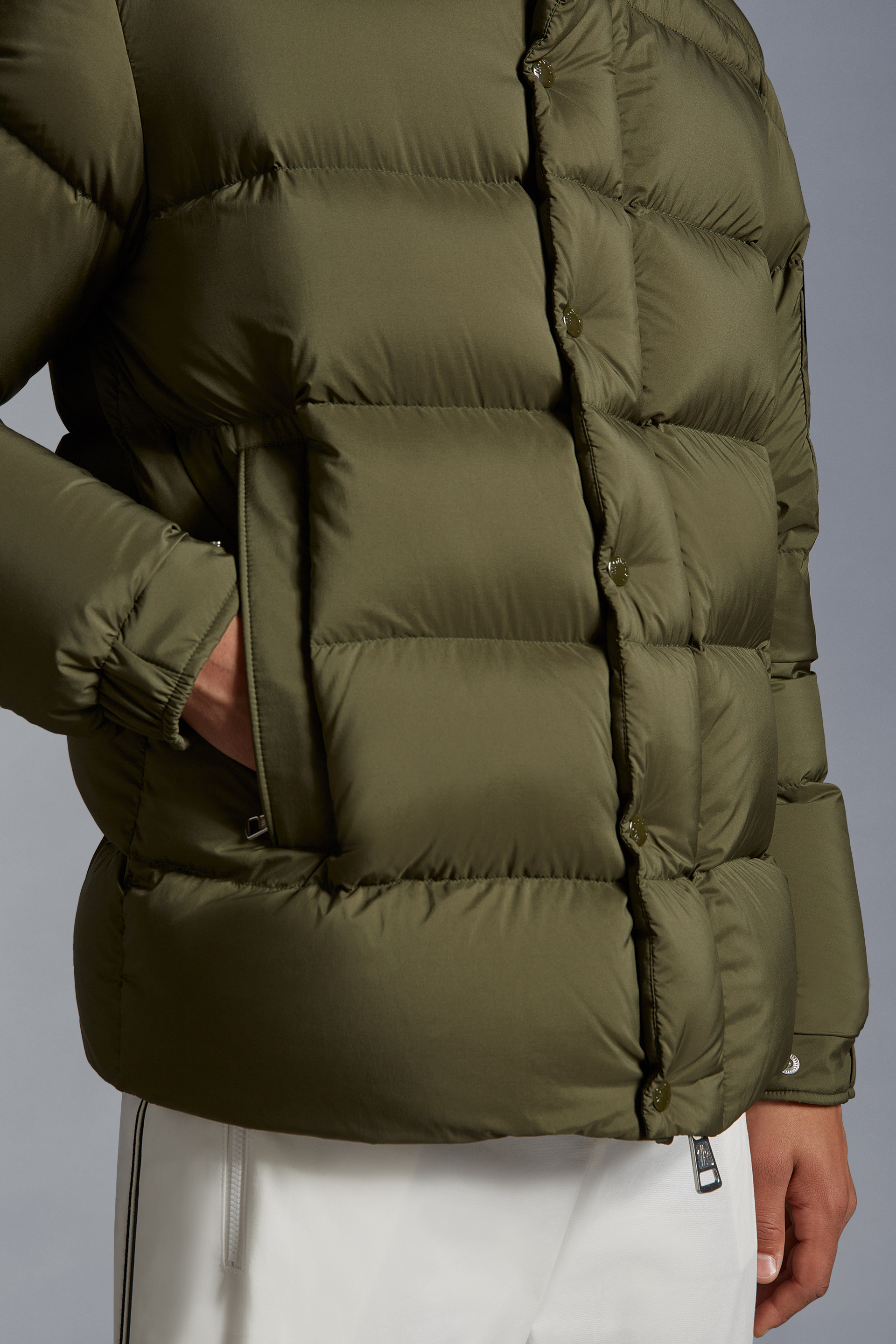 Moncler Vezere Logo Patch Puffer Jacket In Green