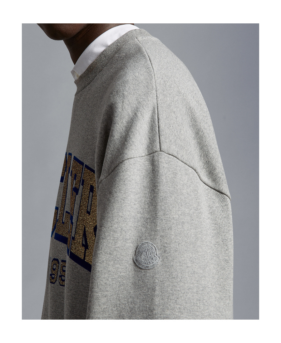 Moncler Logo-print Crew-neck Jumper In Gray