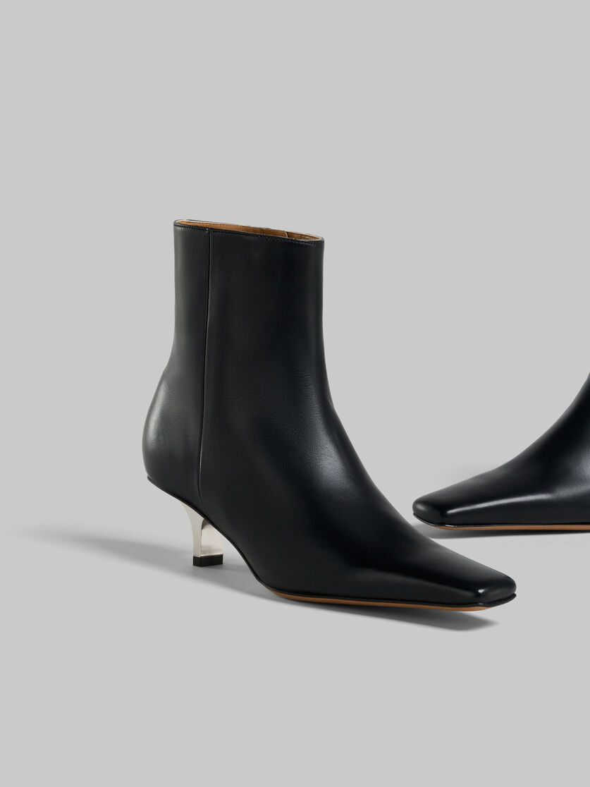 Marni Pointed Toe Leather Ankle Boots In Black