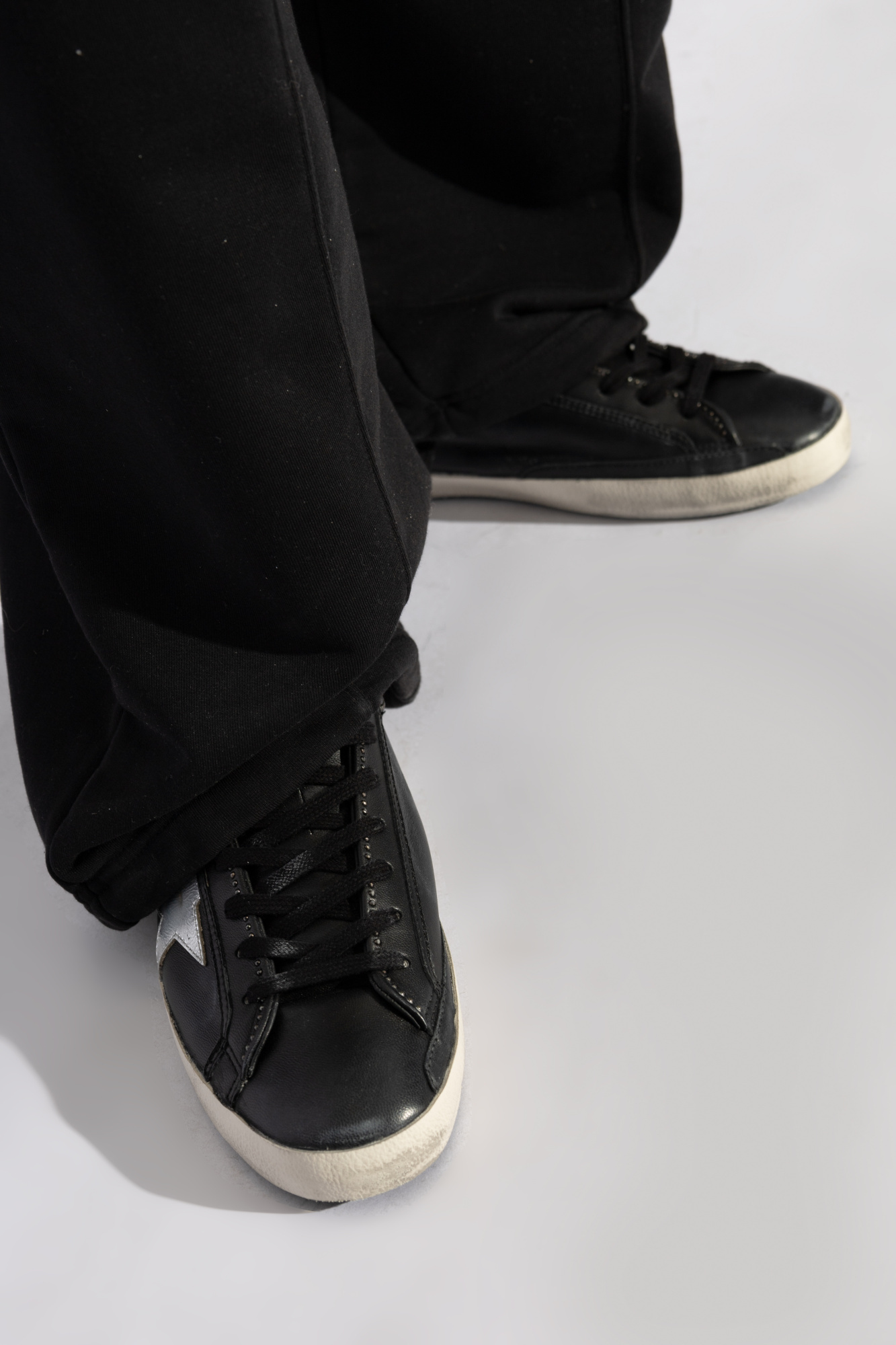 Golden Goose Round Head Low-cut Sneakers In Black