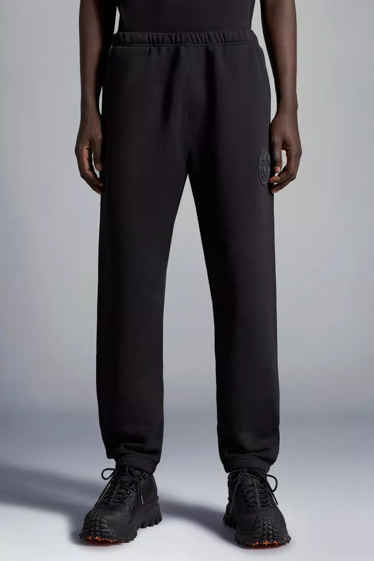 Moncler Logo Sticker Sweatpants In Black