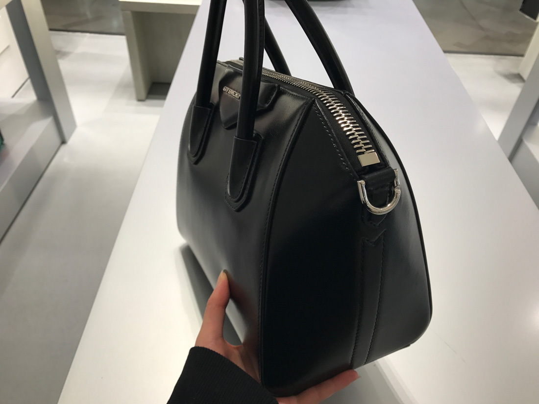 Givenchy Calf Leather Antigona Small Bag Handbag In Black