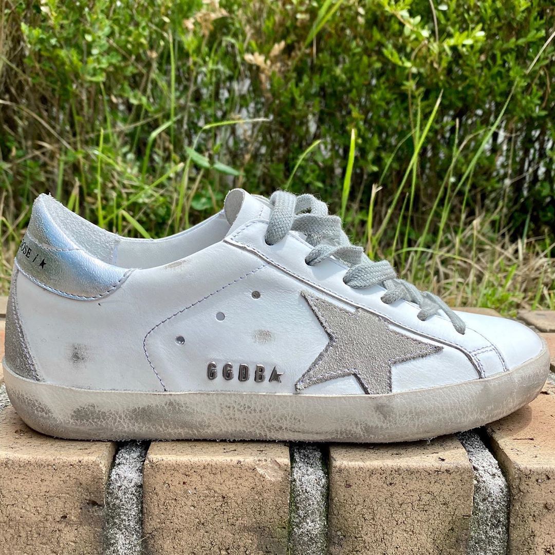 GOLDEN GOOSE MENS SUPER-STAR SNEAKERS WITH SILVER HEEL TAB AND METAL STUD LETTERING