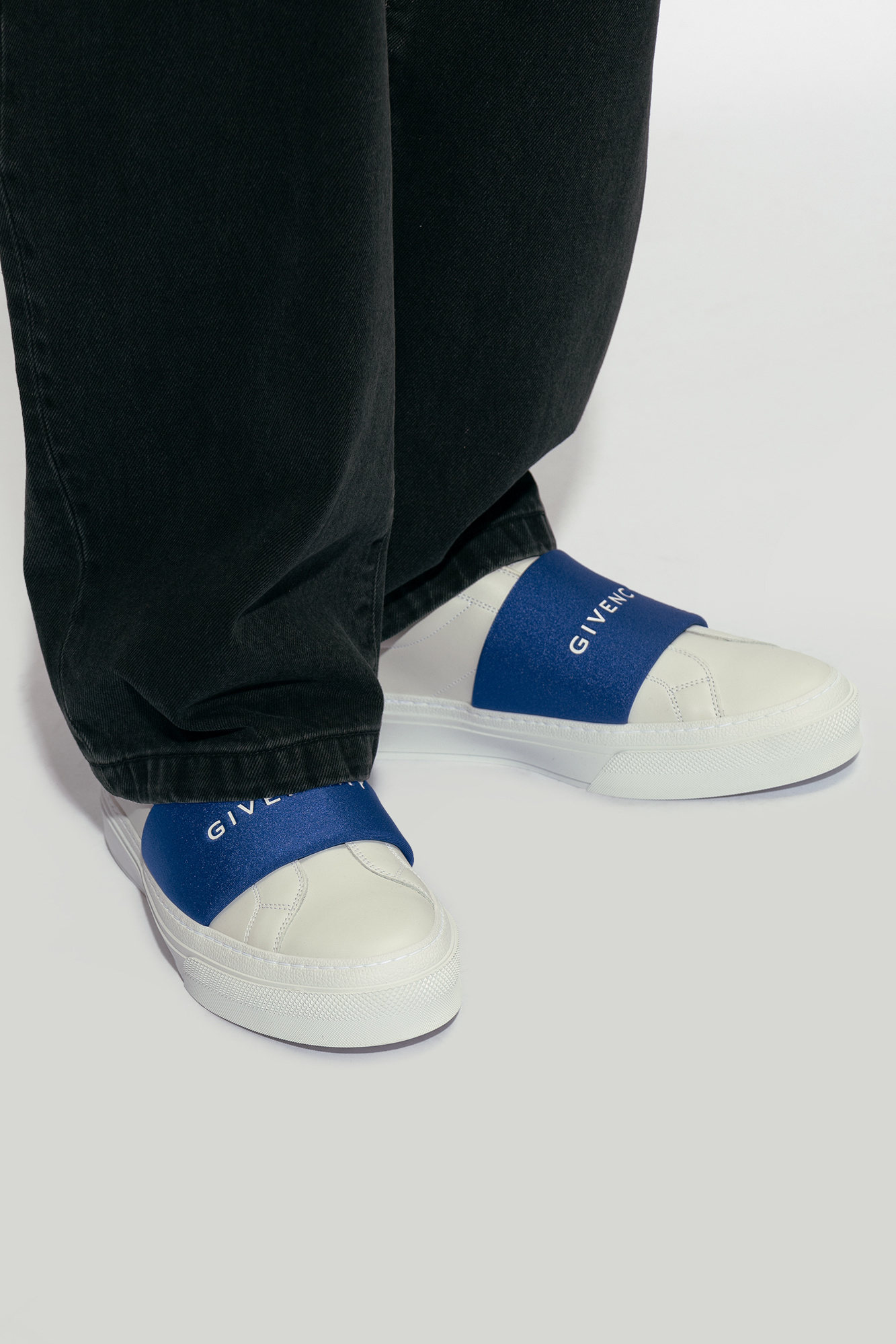 Givenchy City Sport Leather Sneakers In Blue
