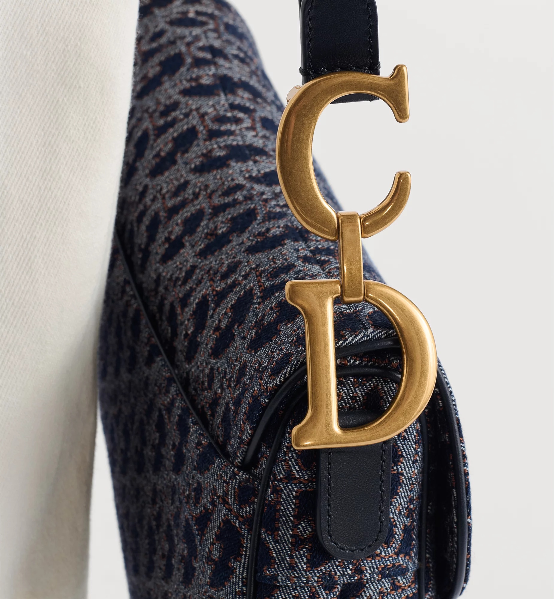 Dior Women Pre-loved Bag Very Good Condition