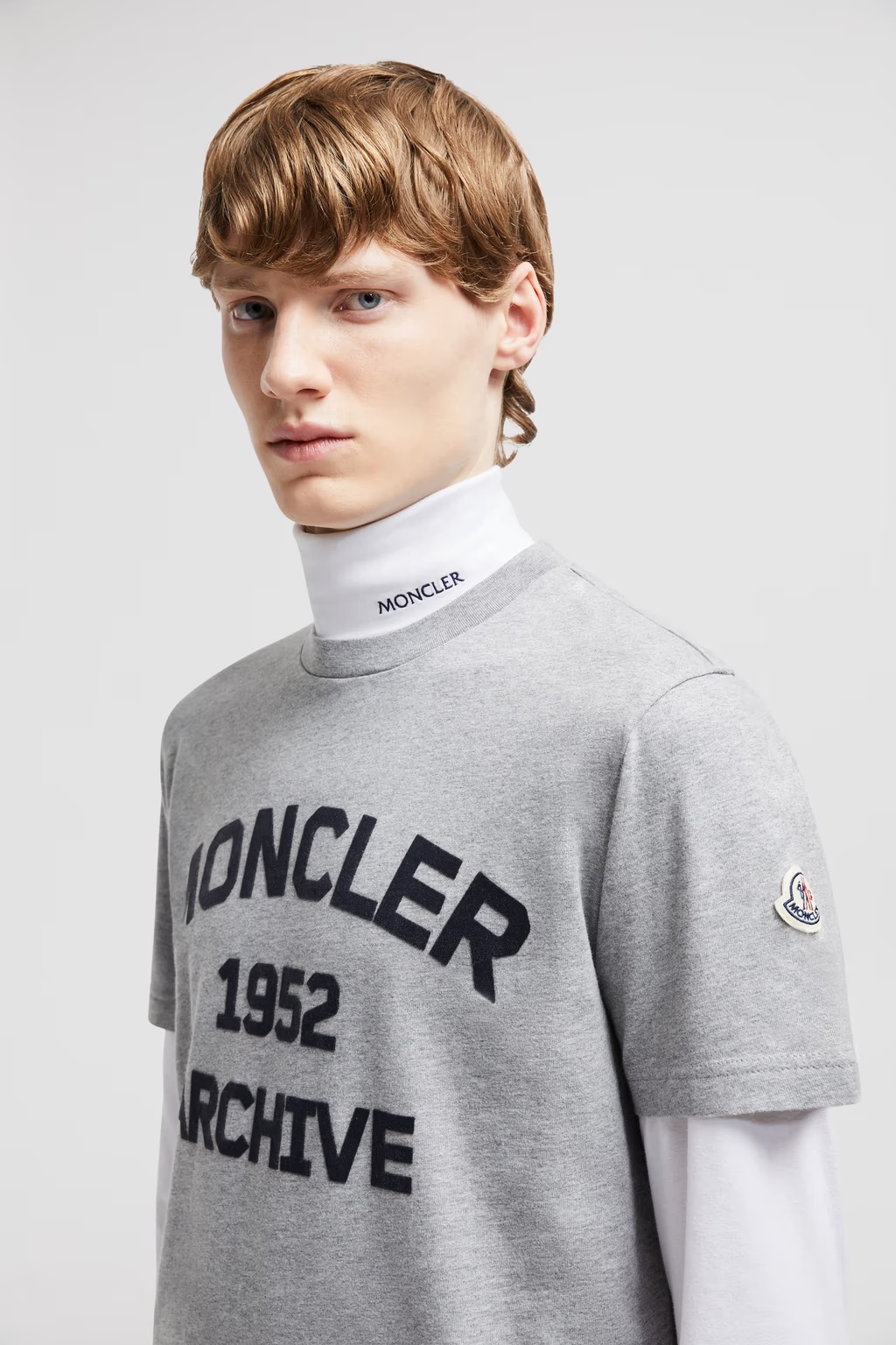 Moncler Logo Print Short-sleeved T-shirt In Gray