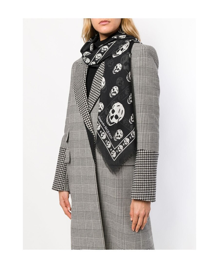 Alexander Mcqueen All-over Skull Motif Scarf In Black