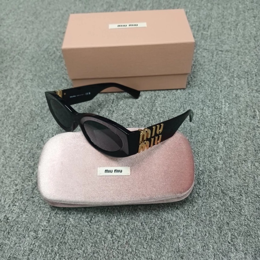 Miu Miu Cat-eye Sunglasses In Gray