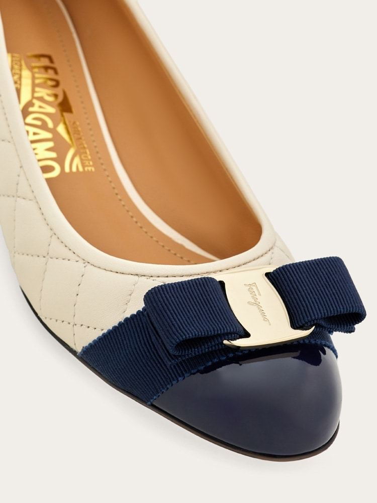 Ferragamo Vara Leather Pumps In Nude