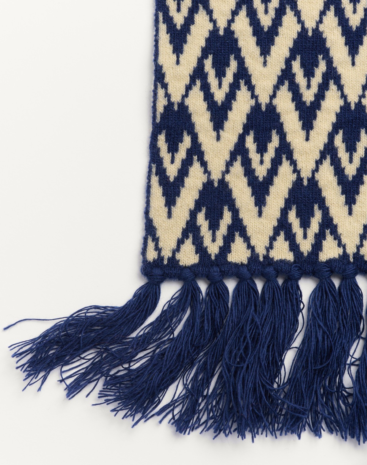 VALENTINO VALENTINO TOUTE LA V FRINGED EDGE SCARF