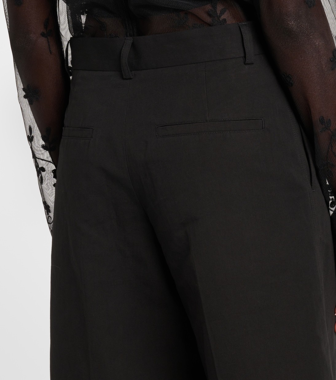Totême Cotton And Linen Bermuda Shorts In Black