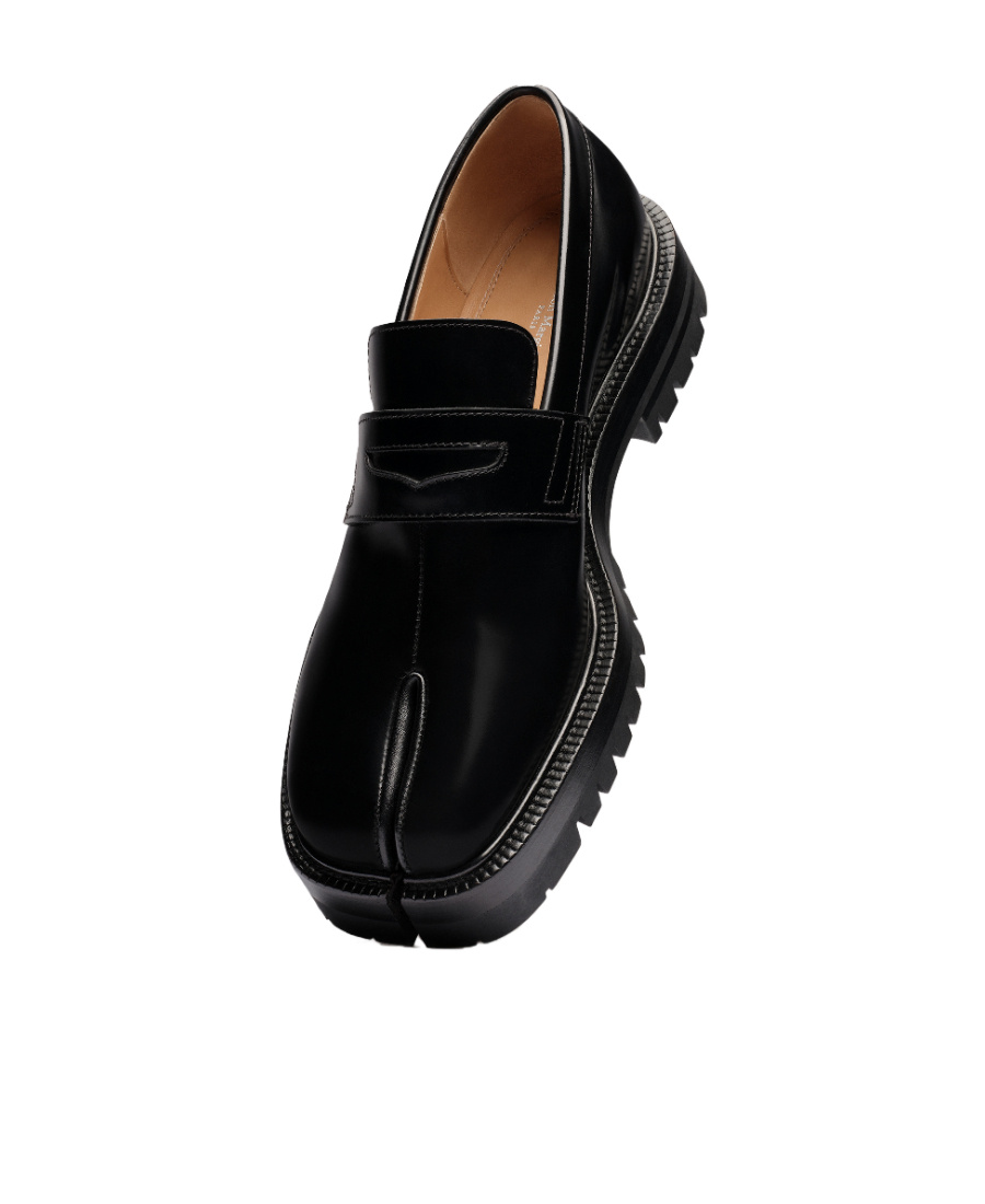 Maison Margiela Tabi Split-toe Glossed-leather Loafers In Black