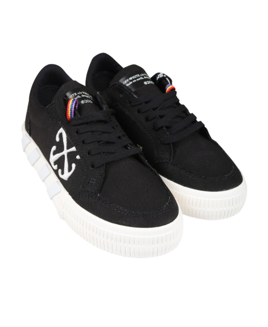 Off-white Arrows-embroidered Lace-up Sneakers In Black