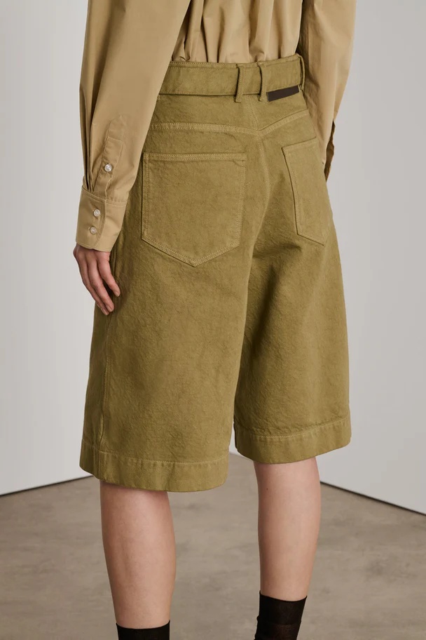 Soeur Belt Loop Shorts In Green