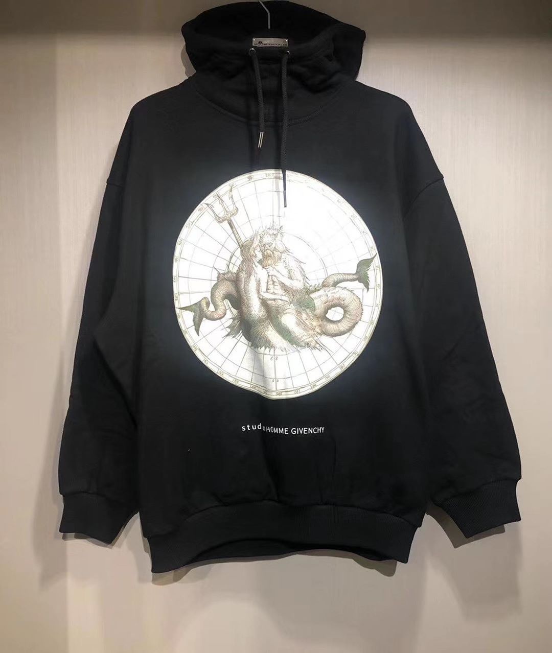 Givenchy Graphic Print Hoodie In Black