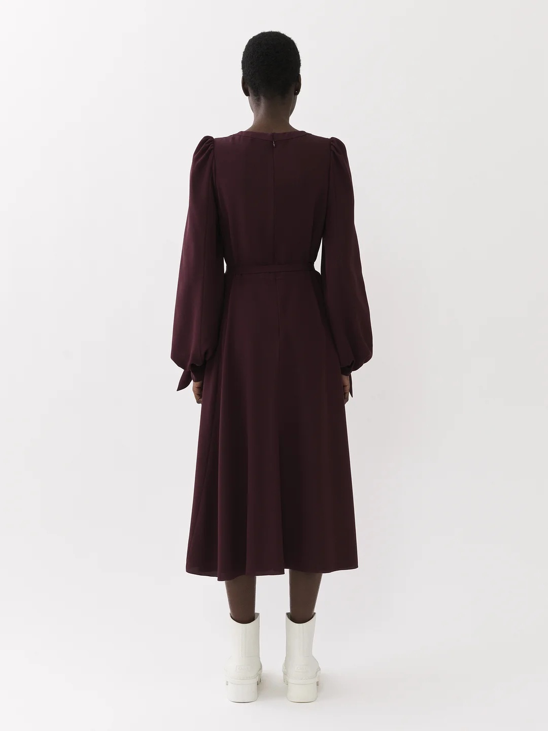 Chloé A Medium-length Flared Dress In Black