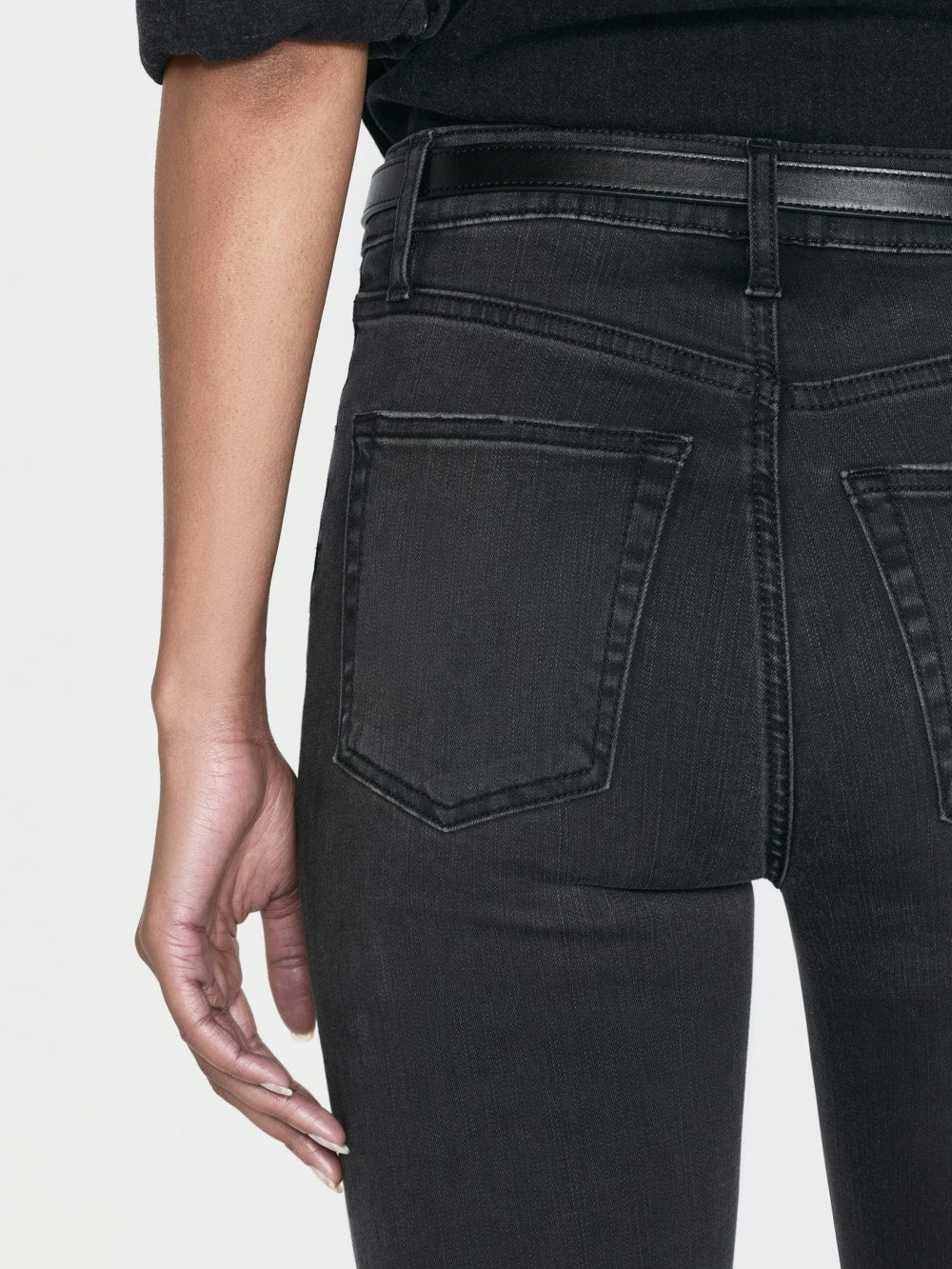 Frame Le Sleek Straight In Kerry In Black