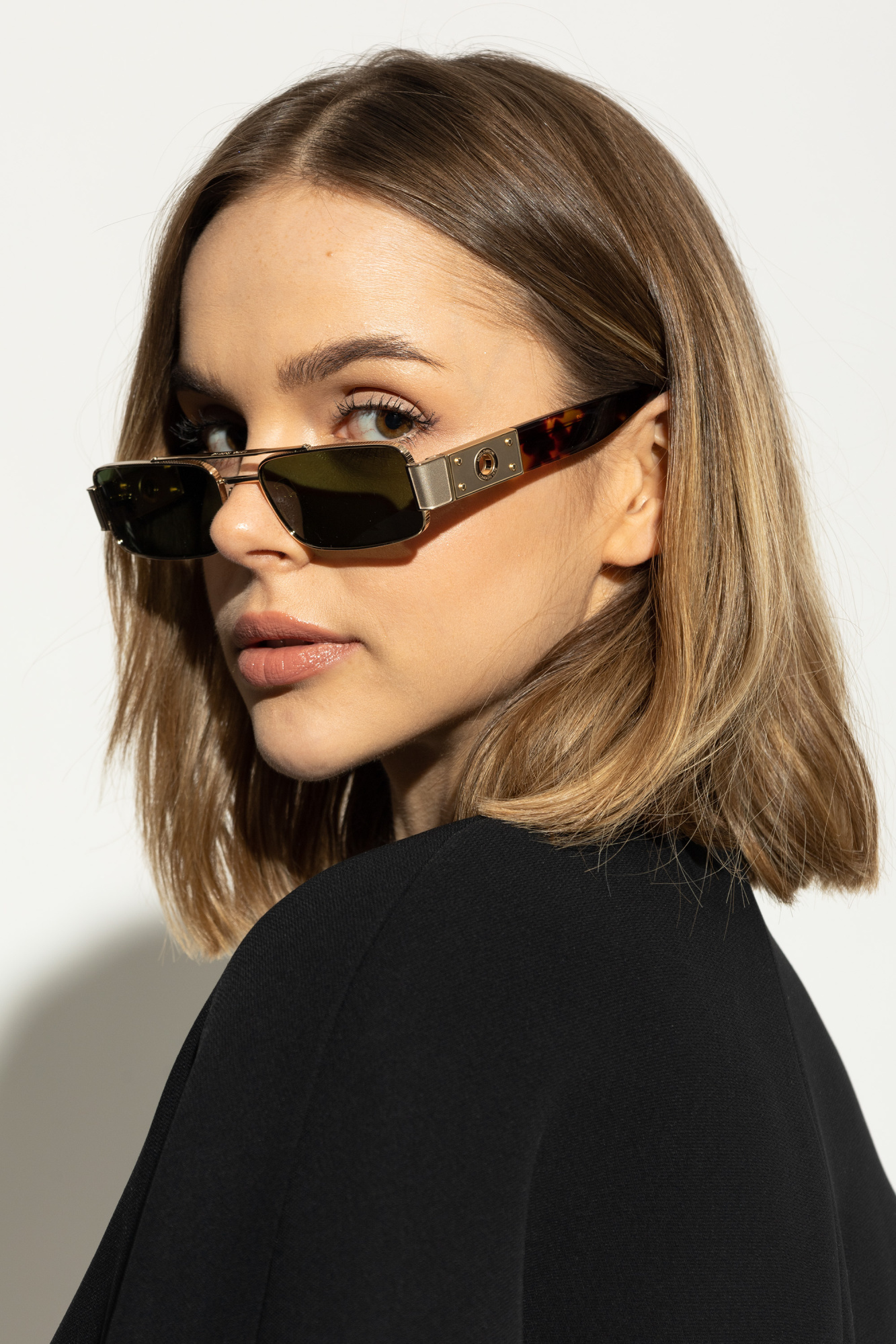 Linda Farrow Joey Rectangular Frame Sunglasses In Green