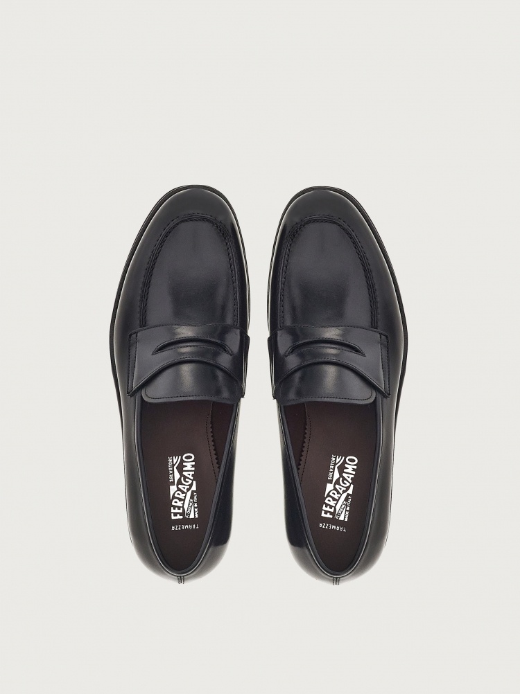 Ferragamo Black Logo Details Business Casual Shoes In Black