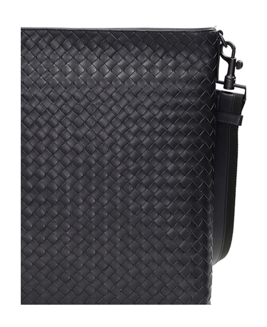 BOTTEGA VENETA ZIPPERED SHOULDER BAG