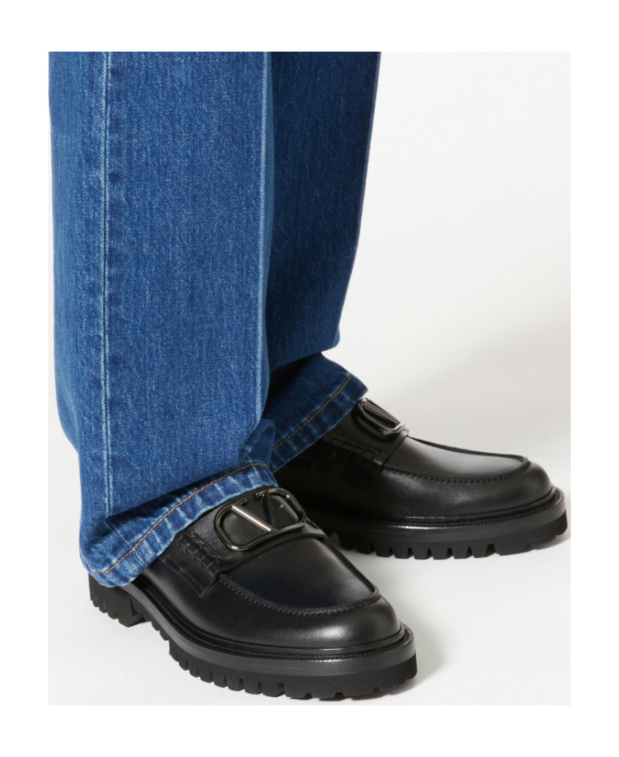 Valentino Logo-plaque Leather Loafers In Black