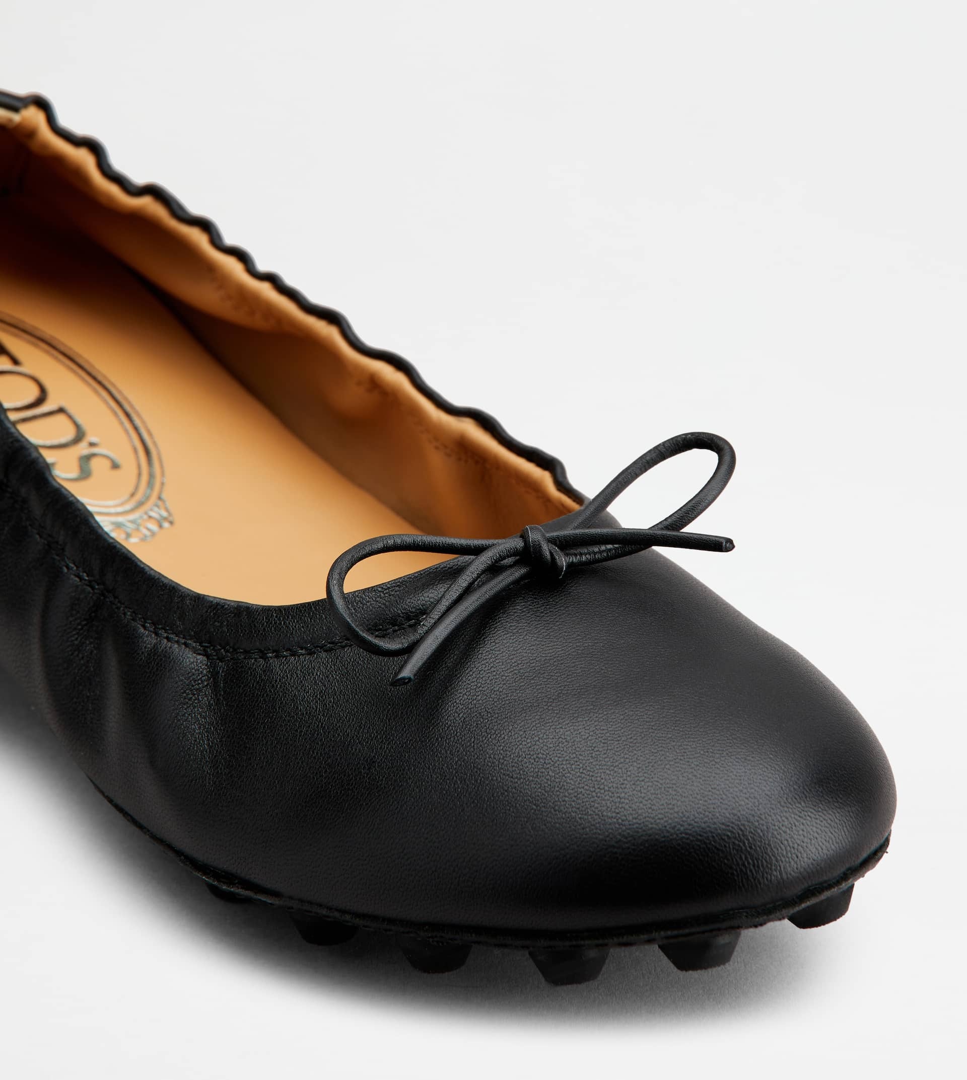 Tod's Gommino Bubble Leather Ballet Flats In Black