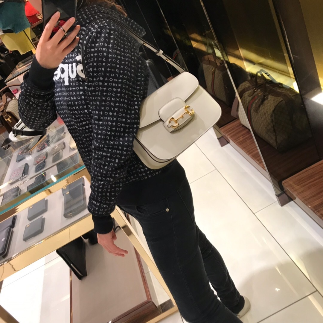 Gucci Horsebit 1955 Leather Shoulder Bag In White
