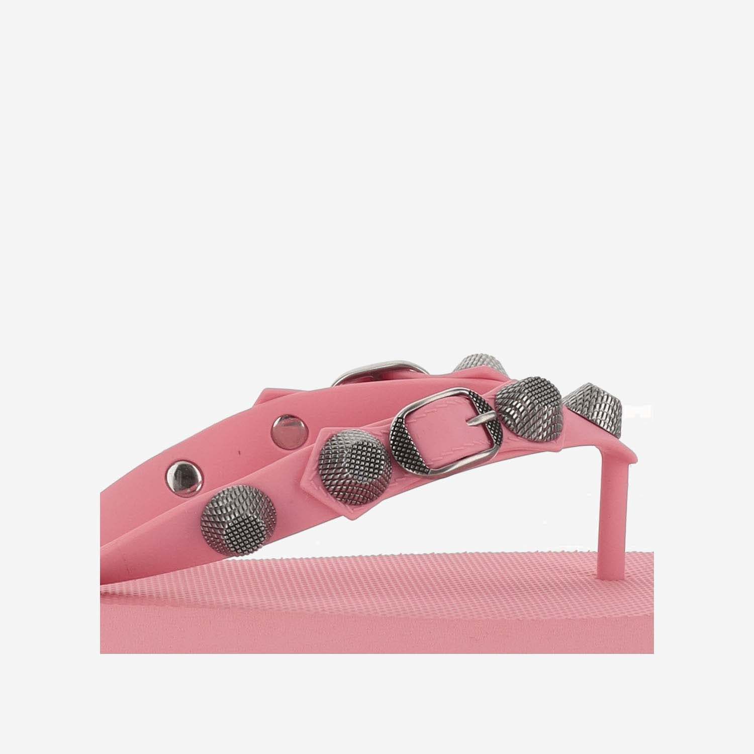 Shop Balenciaga Cagole Thong Sandals In Pink