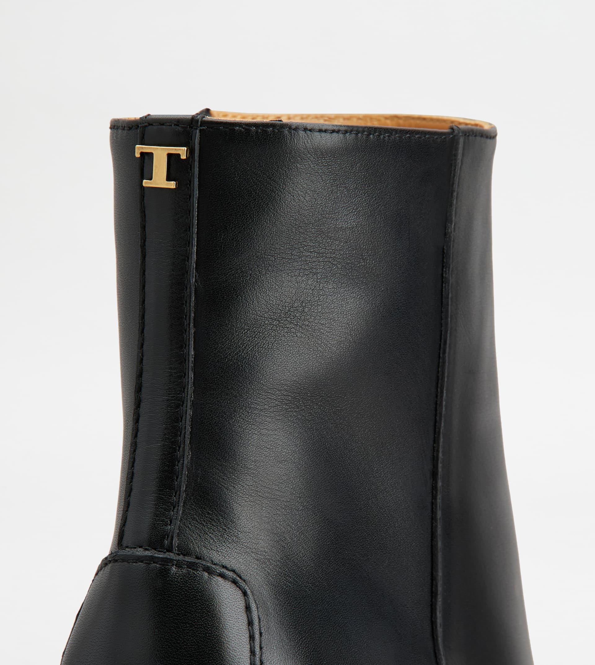 Tod's Leather Boots In Black