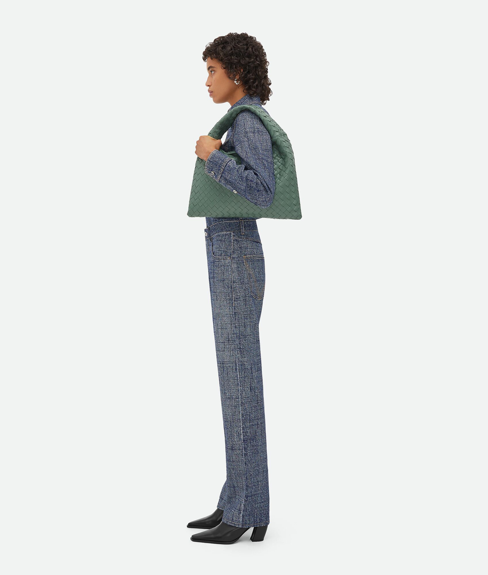 Bottega Veneta Small Hop Shoulder Bag In Intrecciato Leather In Green