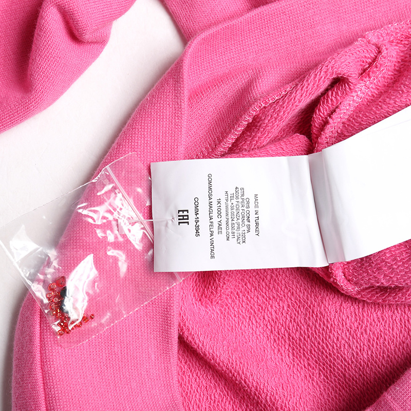 Pinko X Hello Kitty Dig And Cut The Details Of The Sweater. In Pink