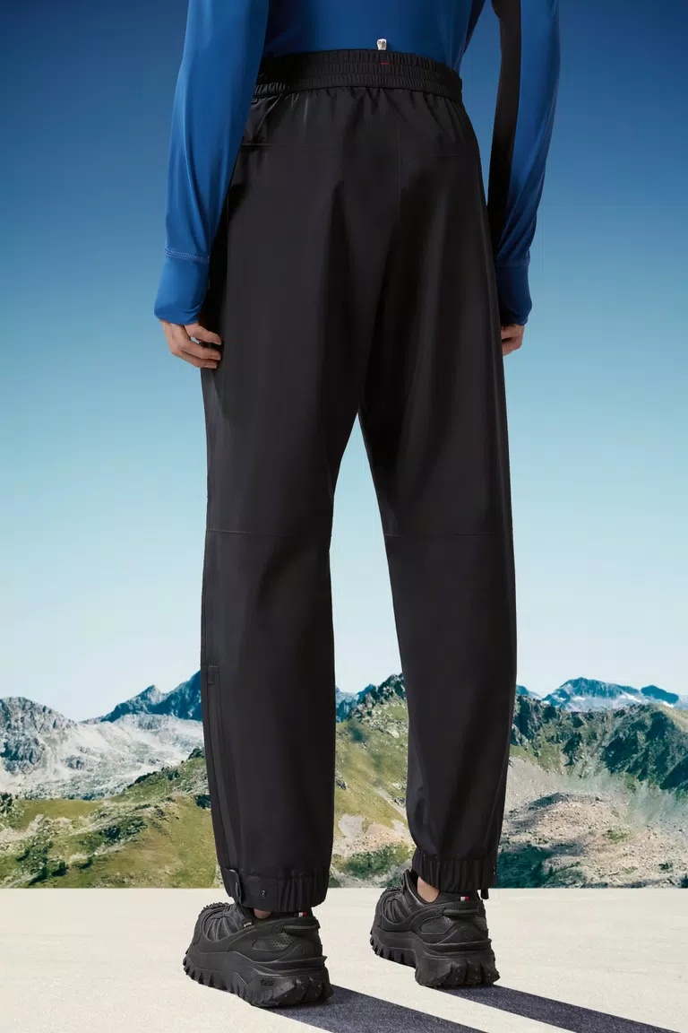 Moncler Casual Pants With Logo Affixed In Black