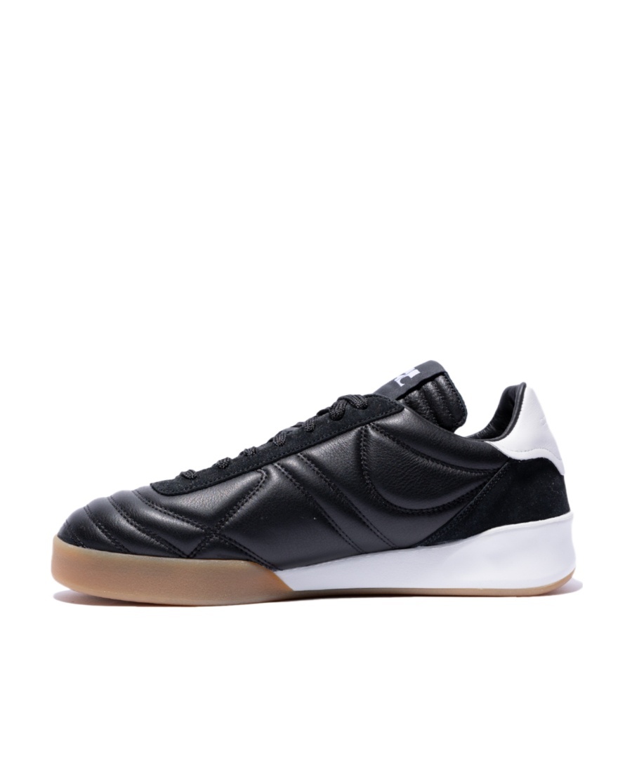 Courrèges Quilted Low Top Sneakers In Black