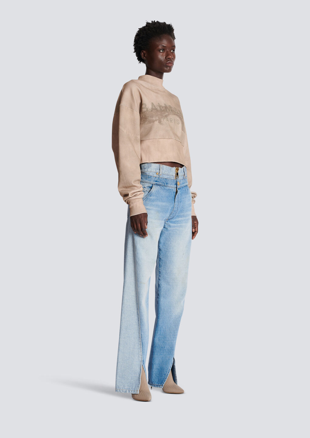 Balmain Logo-print Cropped Sweatshirt In Nude