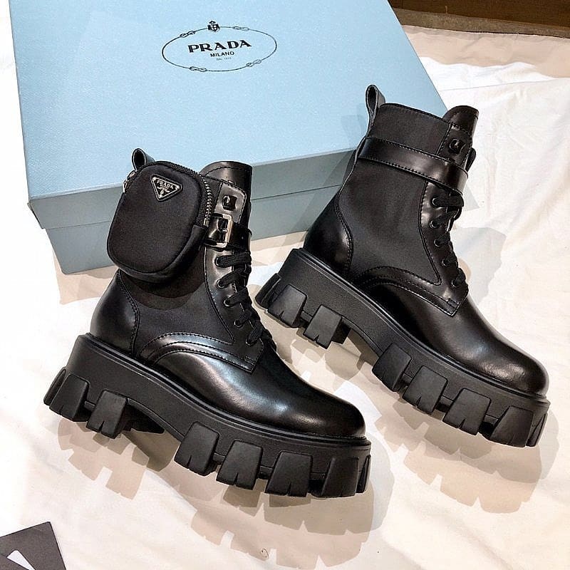 Prada Cai Xukun Also Decorates Small Bags Of Military Style Boots With Ankle Wrapping. In Black
