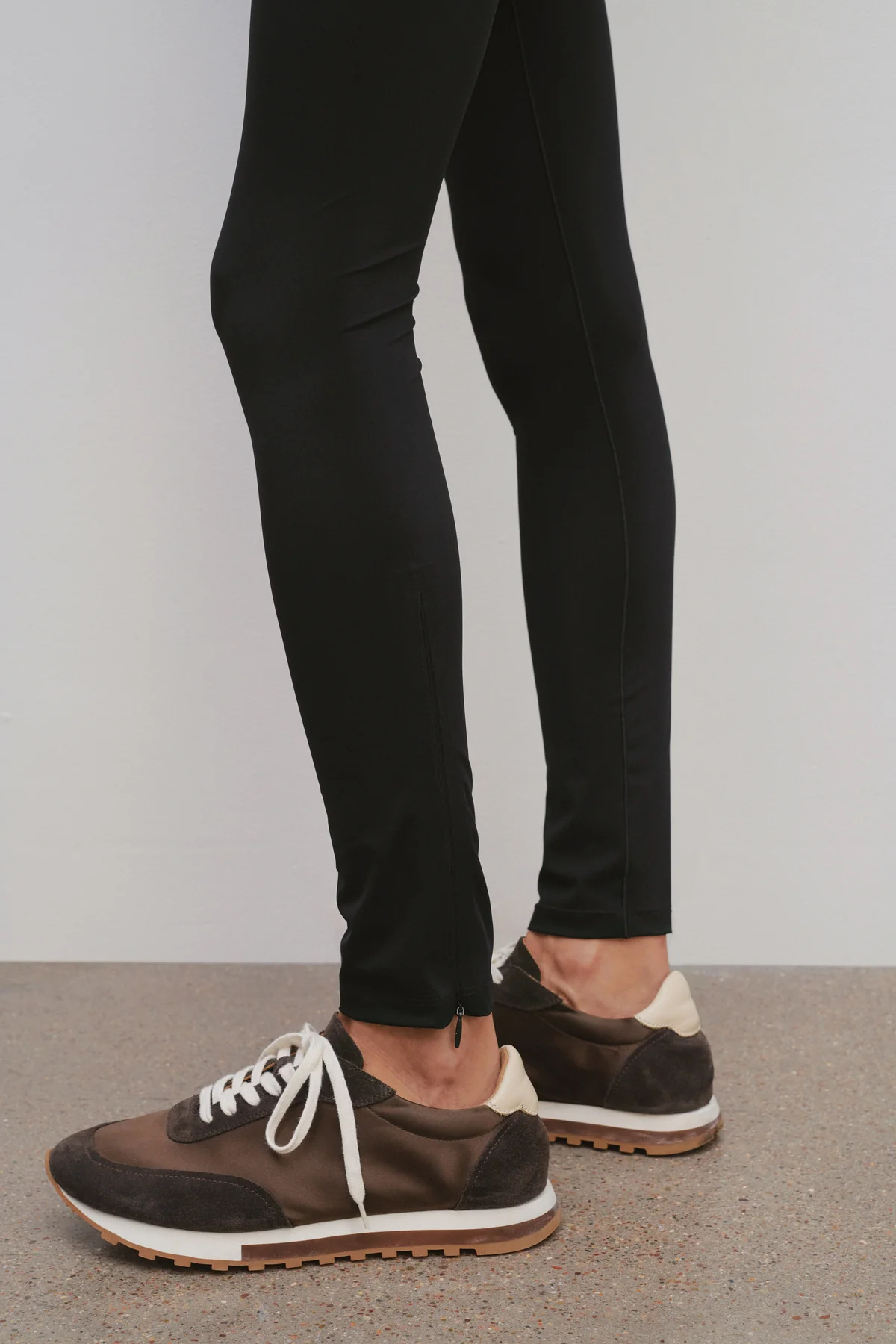 The Row Wear Leggings On The Middle Waist In Black