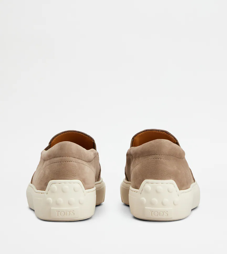Tod's Slip-on Low-top Casual Shoes In Brown