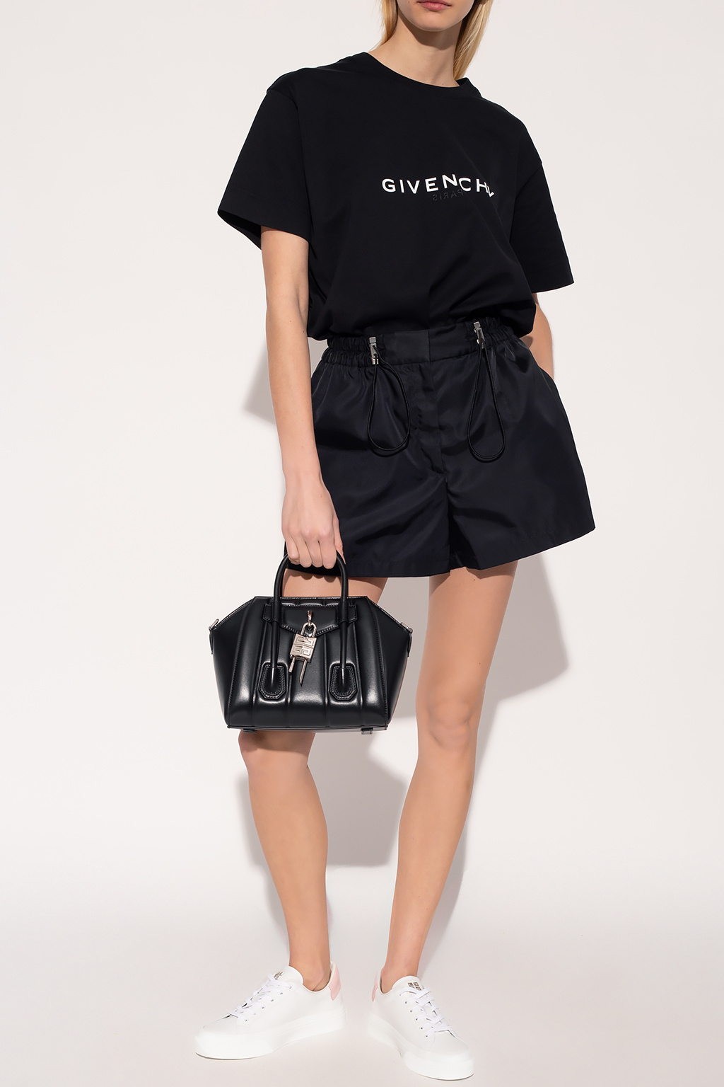 Givenchy Black Logo Printed Round-neck T-shirt In Black