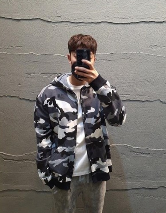 Valentino Camouflage Printed Casual Jacket In Black