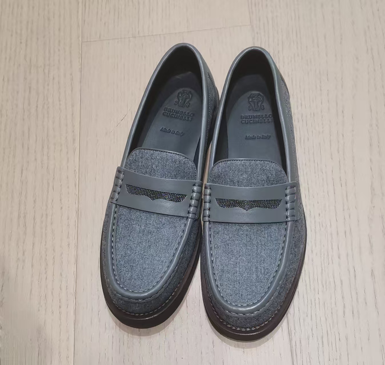 Brunello Cucinelli Round-toe Flat Shoes In Gray