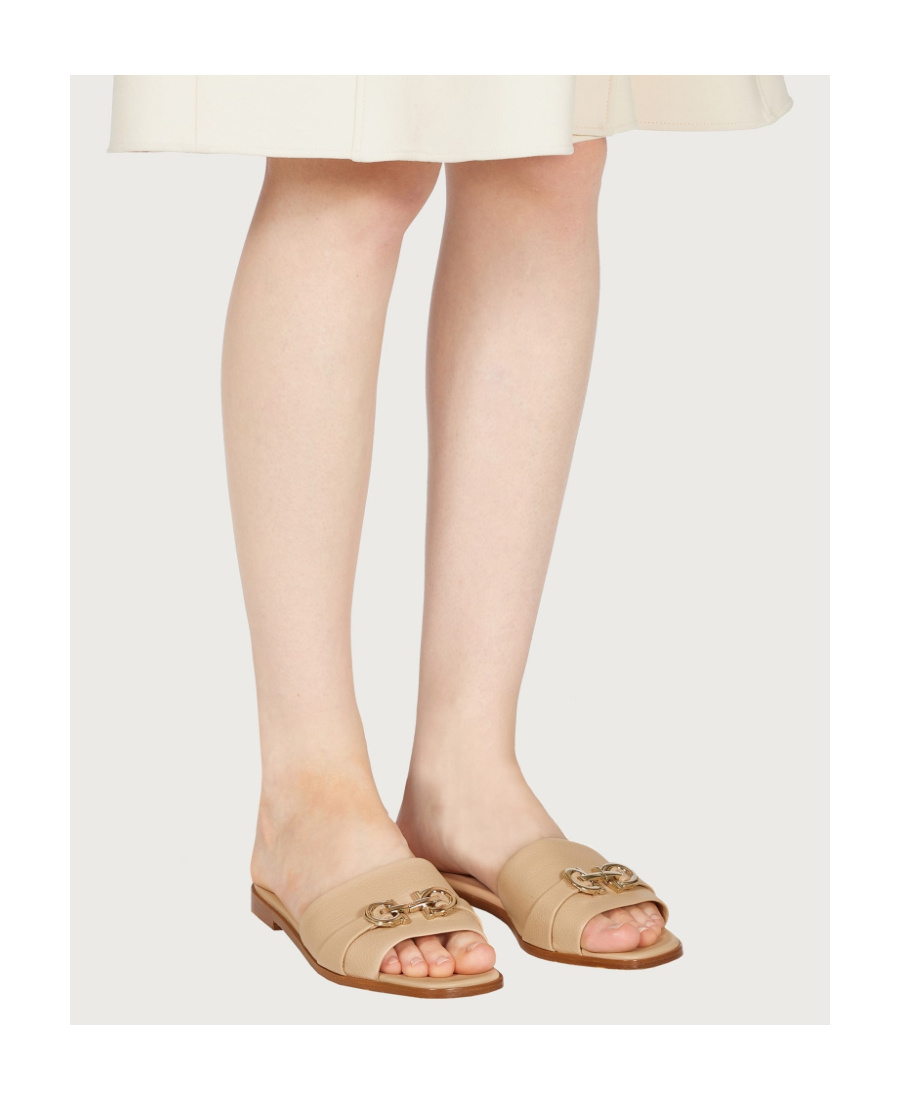 Ferragamo Logo Flip-flops In Nude