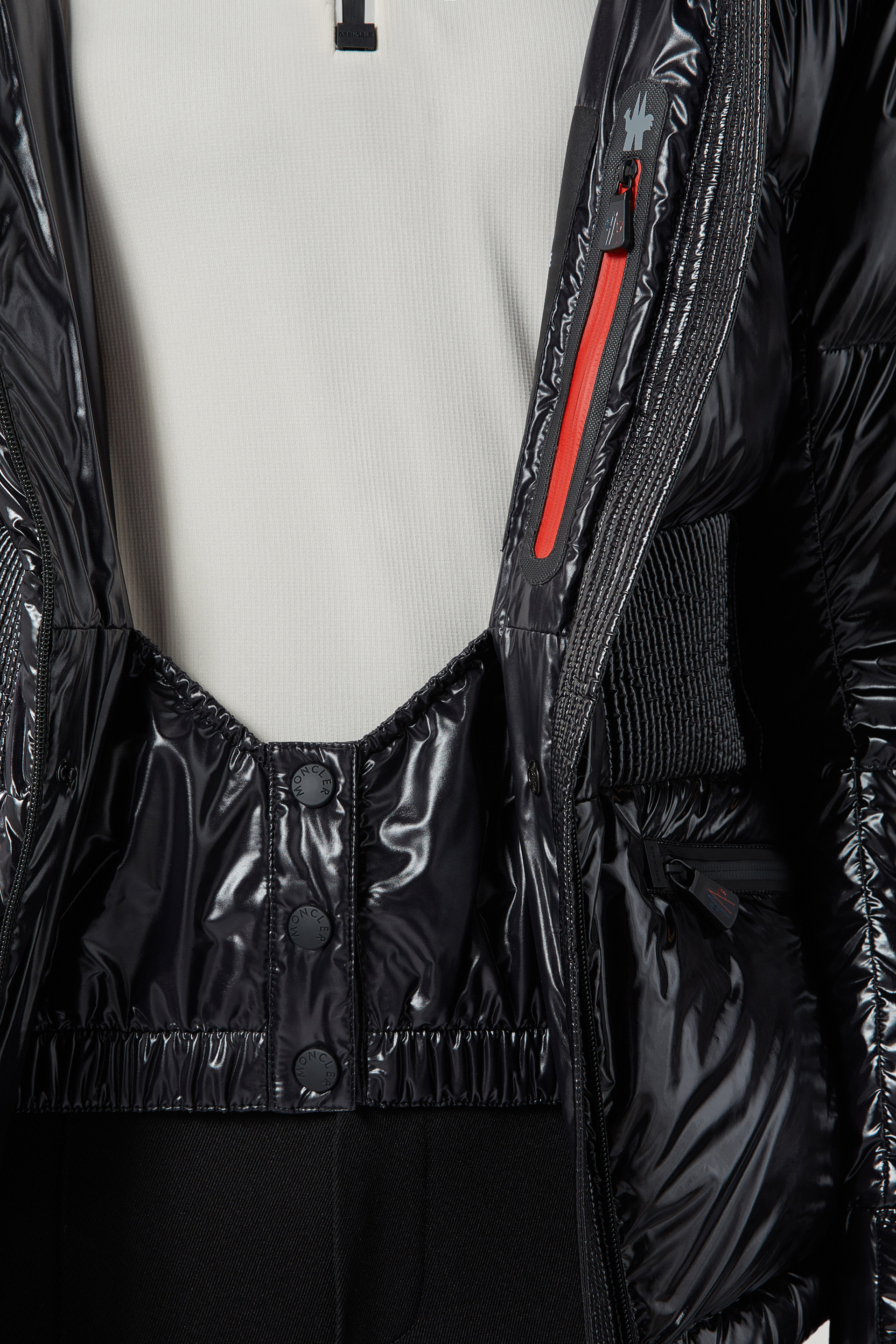 Moncler Logo Short Style Down Jacket In Black