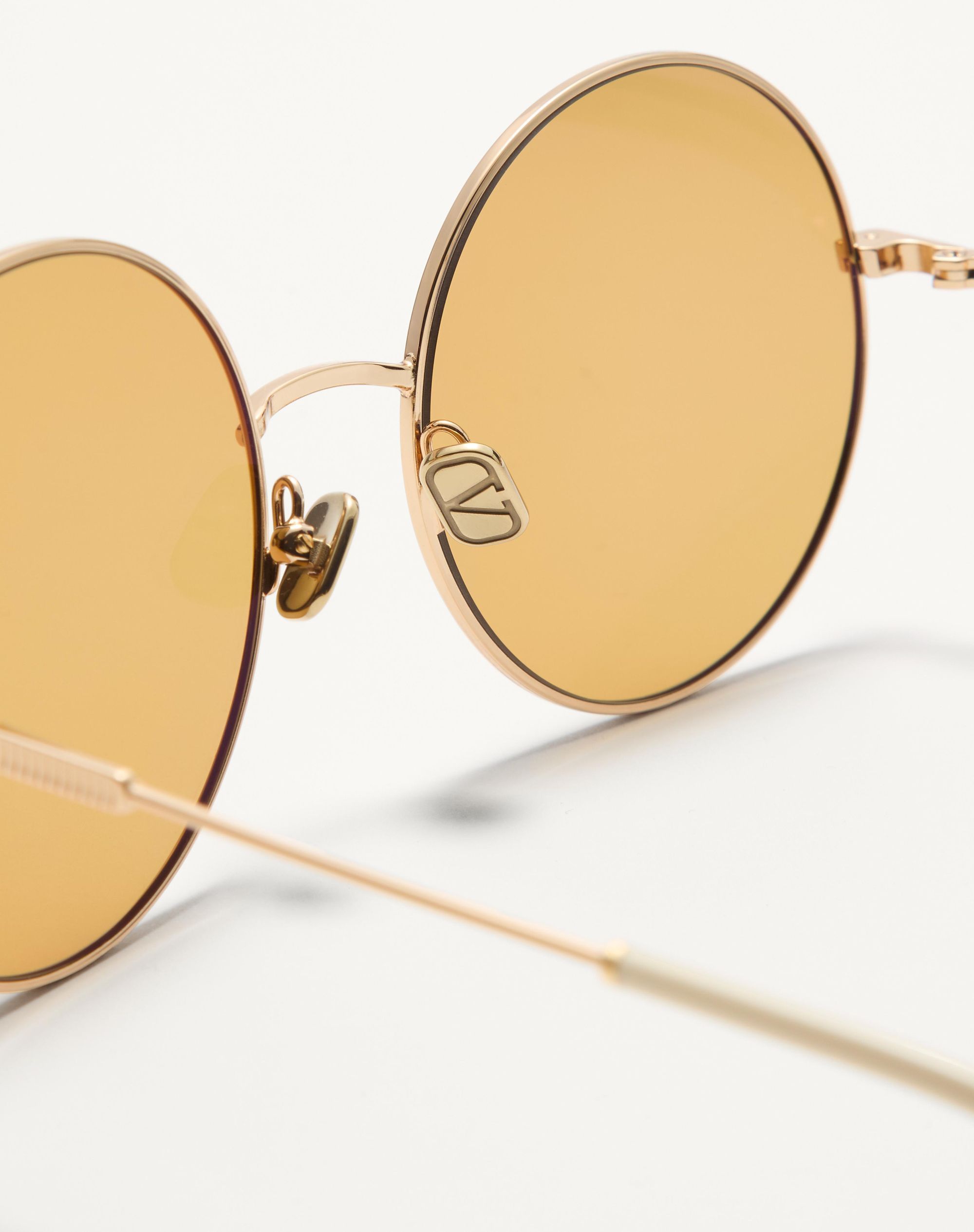 Valentino Extra-large Metal Round Glasses In Light Gold/ivory/amber