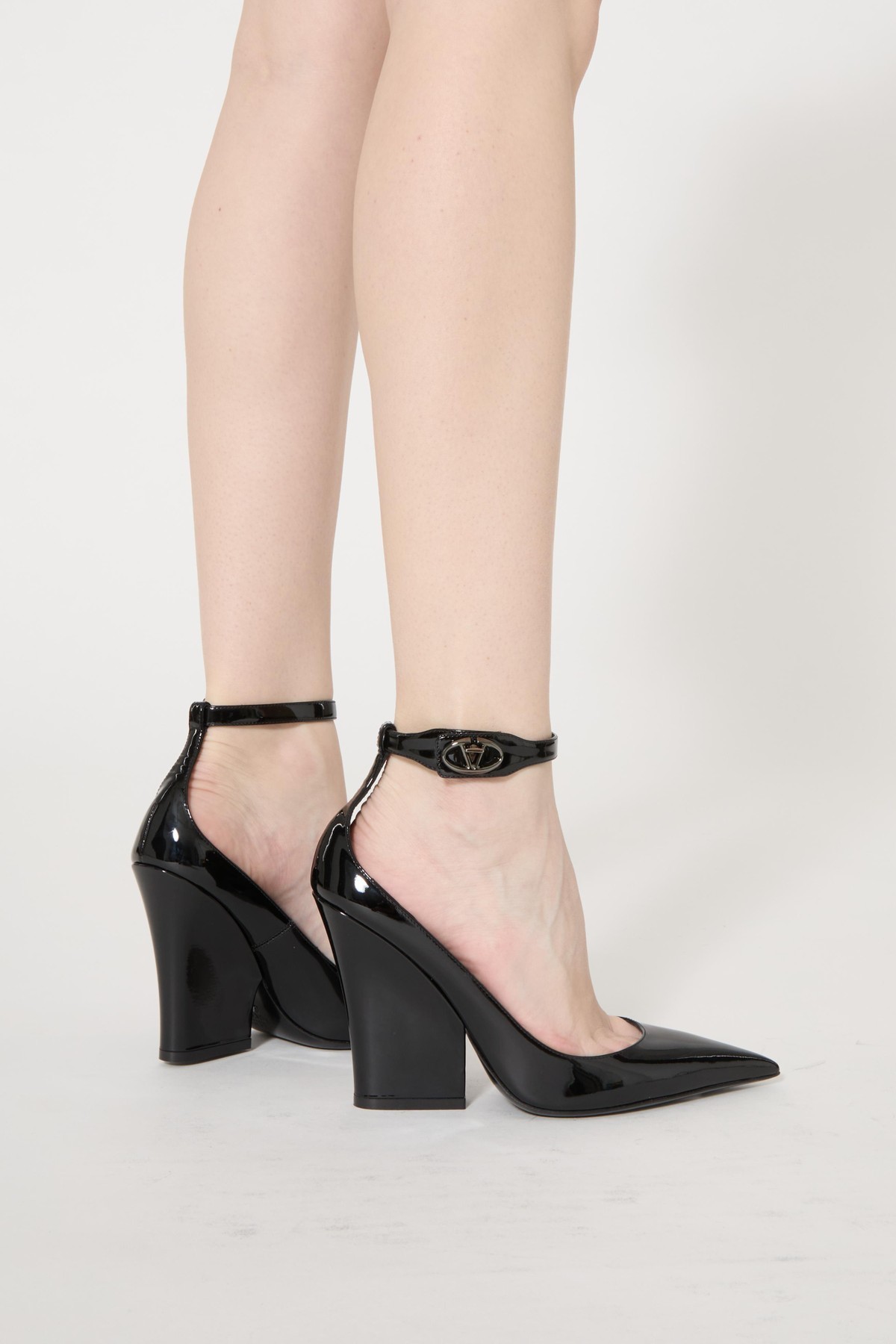 Valentino Vlogo Lockette 105 Patent Leather Wedges In Black