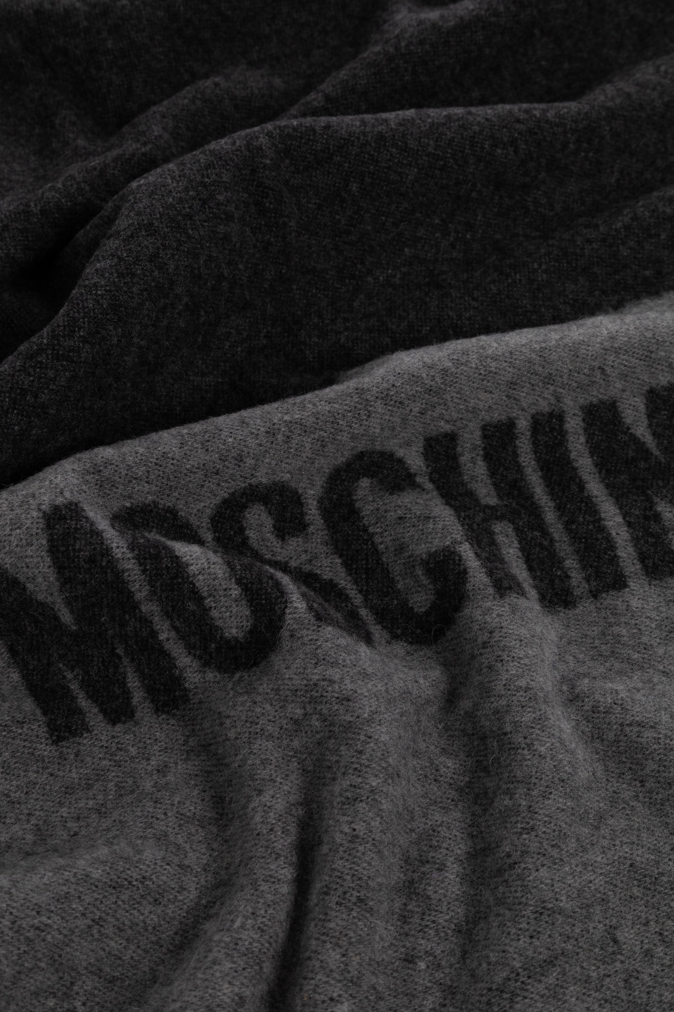 Moschino Logo-print Fringed Scarf In Black