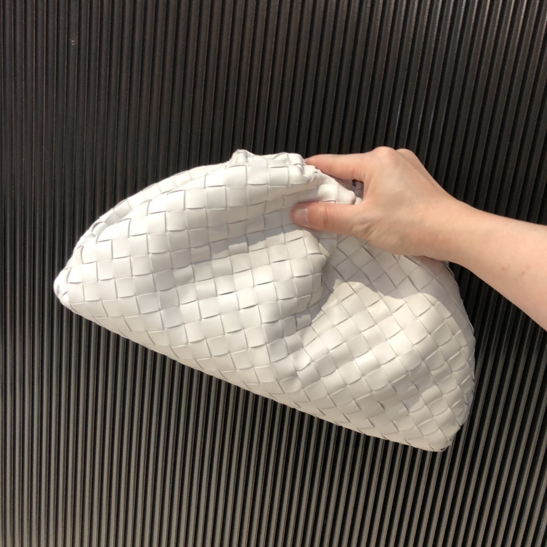 BOTTEGA VENETA THE POUCH WOVEN CLUTCH BAG